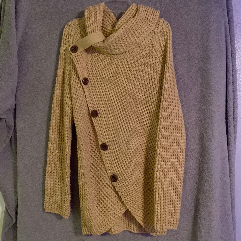 Over sized medium knitted sweater. Tan with brown buttons